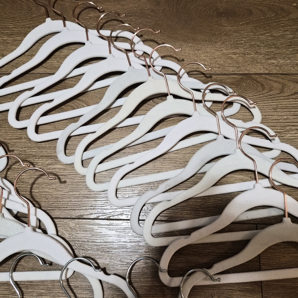 30 Premium Kids Velvet Hangers with Copper/Rose Gold 360 Swivle Hooks White - Picture 4 of 9
